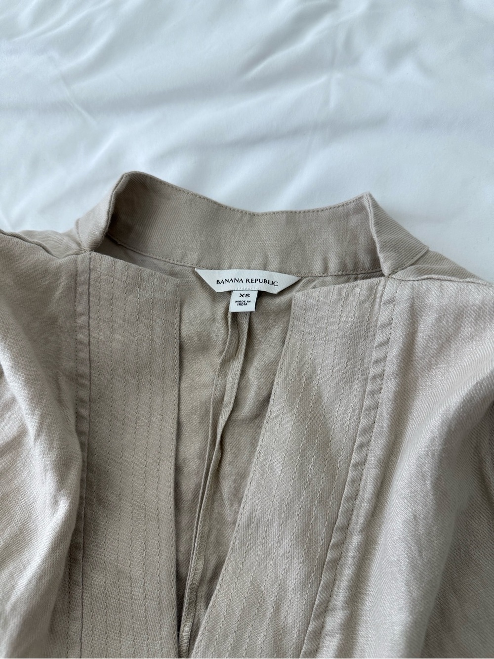 Banana Republic Linen V-Neck Top, a sleeveless, relaxed-fit top cut from a breat - Picture 5 of 7